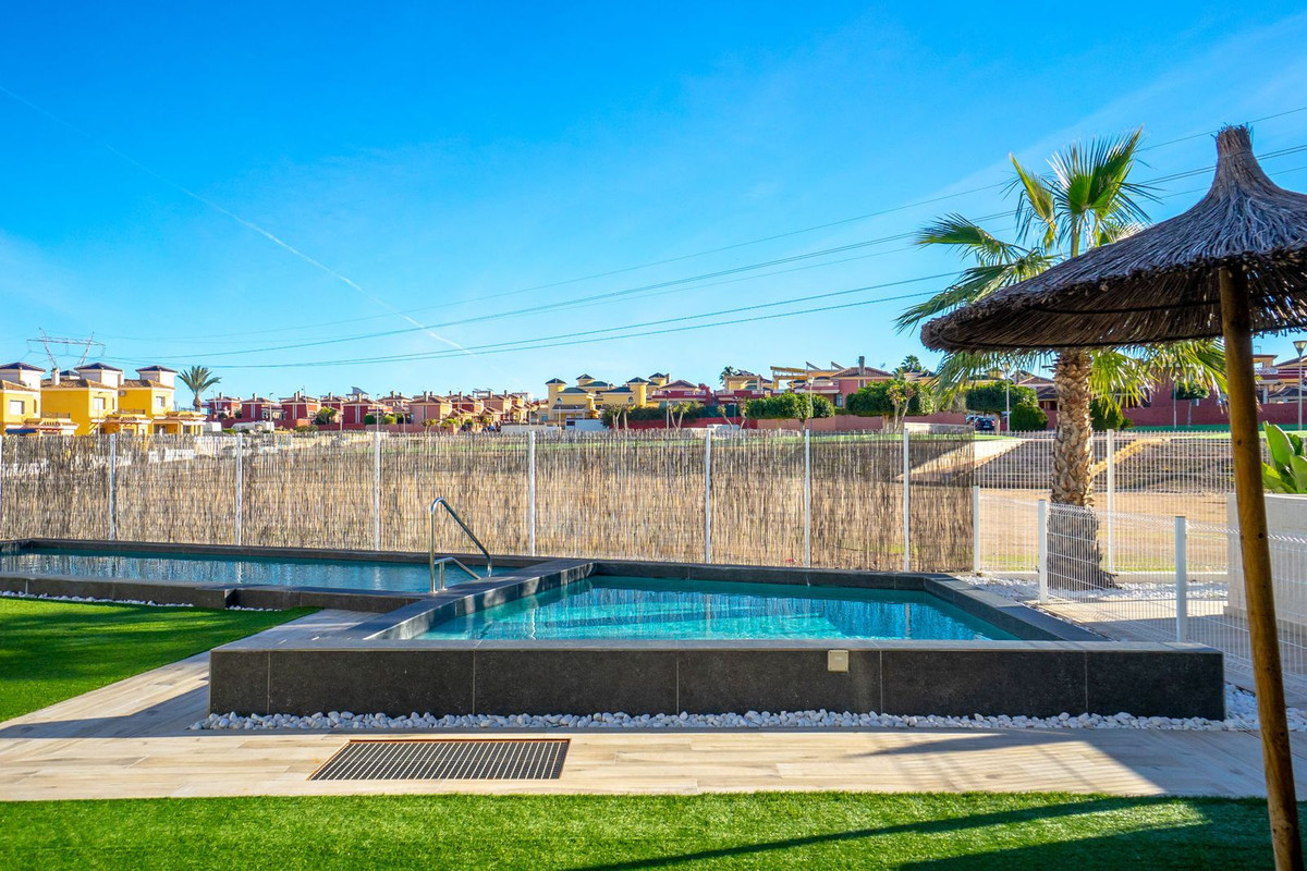 Se vende Apartamento Planta Baja de 2 dormitorios en Costa Blanca, Alicante, España