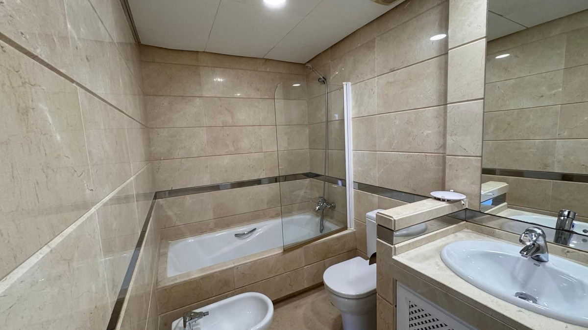 Se vende Pareada de 3 dormitorios en Costa Del Sol, Cadiz, España