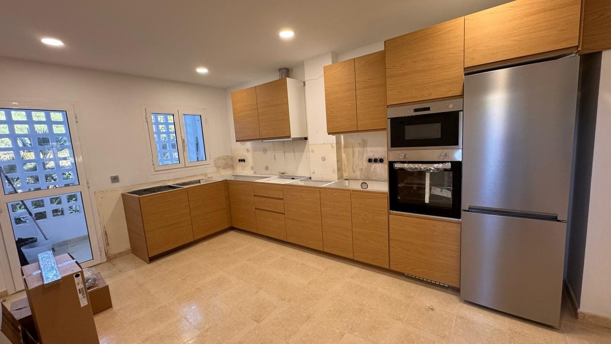 Se vende Pareada de 3 dormitorios en Costa Del Sol, Cadiz, España
