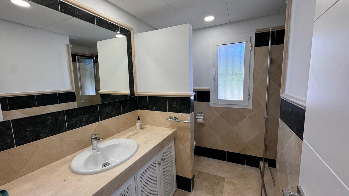 Se vende Pareada de 3 dormitorios en Costa Del Sol, Cadiz, España