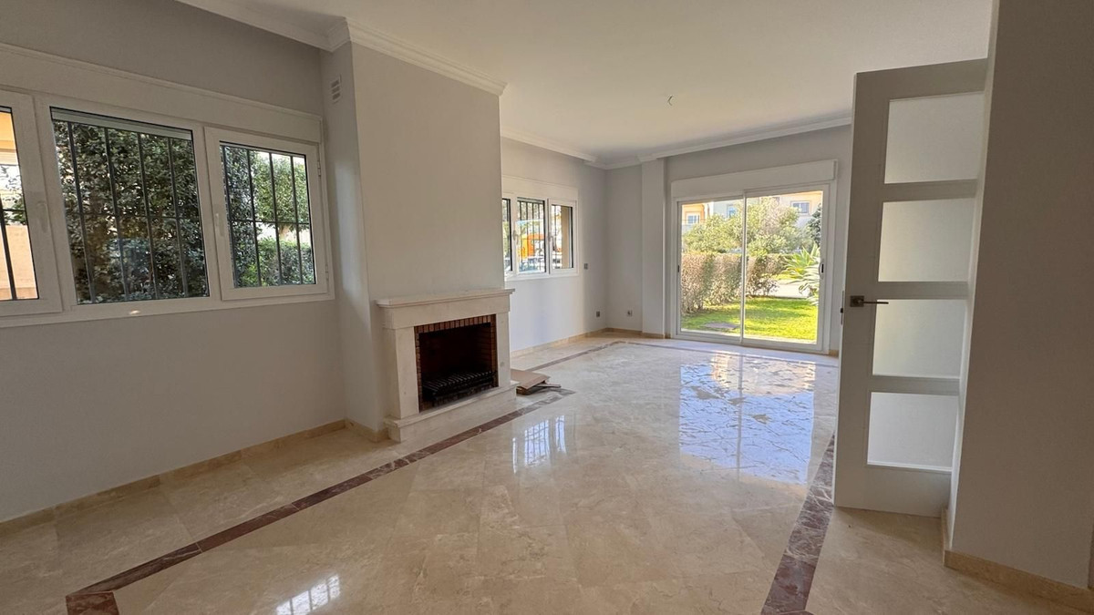 Se vende Pareada de 3 dormitorios en Costa Del Sol, Cadiz, España