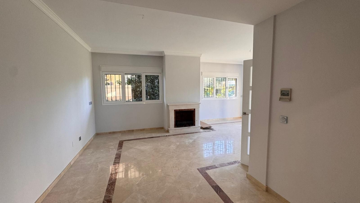 Se vende Pareada de 3 dormitorios en Costa Del Sol, Cadiz, España