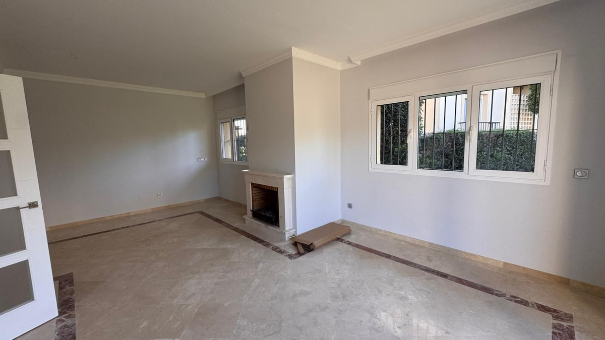 Se vende Pareada de 3 dormitorios en Costa Del Sol, Cadiz, España