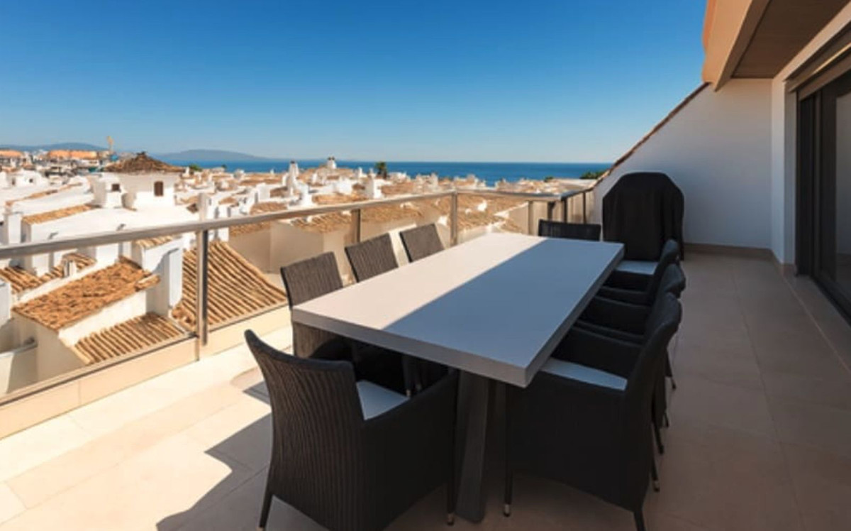 3 Bed Apartment for sale in La Duquesa Costa Del Sol, Málaga, Spain