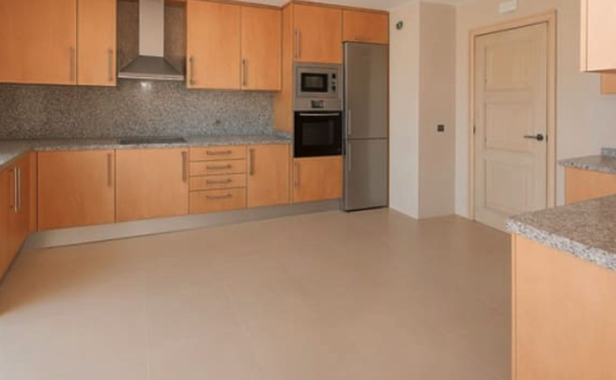 3 Bed Apartment for sale in La Duquesa Costa Del Sol, Málaga, Spain