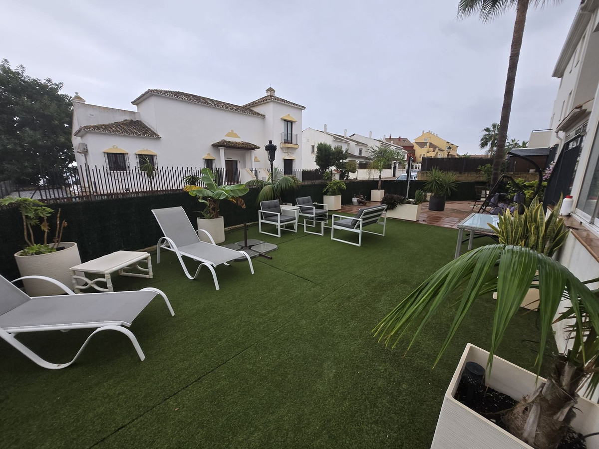 2 Bed Apartment for sale in La Duquesa Costa Del Sol, Málaga, Spain