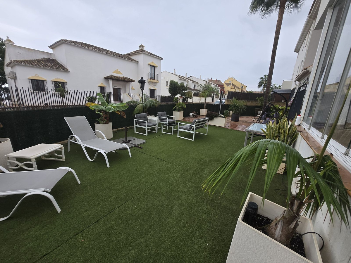 2 Bed Apartment for sale in La Duquesa Costa Del Sol, Málaga, Spain
