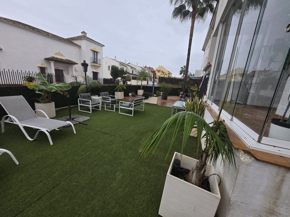 2 Bed Apartment for sale in La Duquesa Costa Del Sol, Málaga, Spain