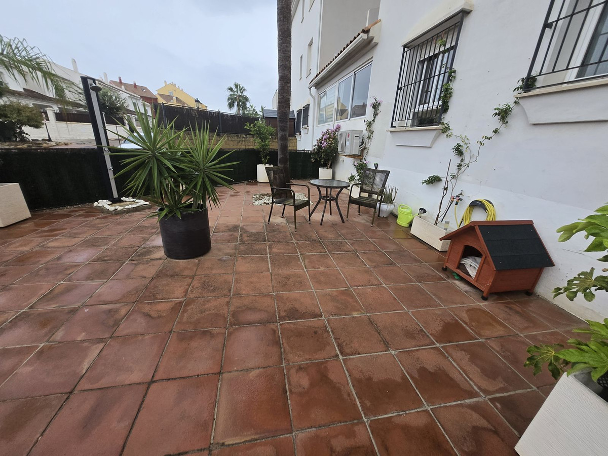 2 Bed Apartment for sale in La Duquesa Costa Del Sol, Málaga, Spain