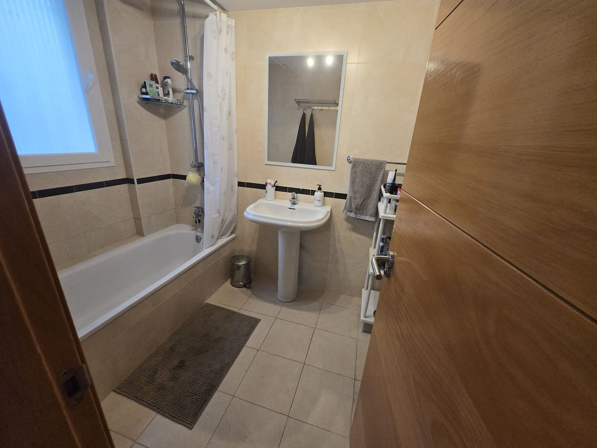 2 Bed Apartment for sale in La Duquesa Costa Del Sol, Málaga, Spain