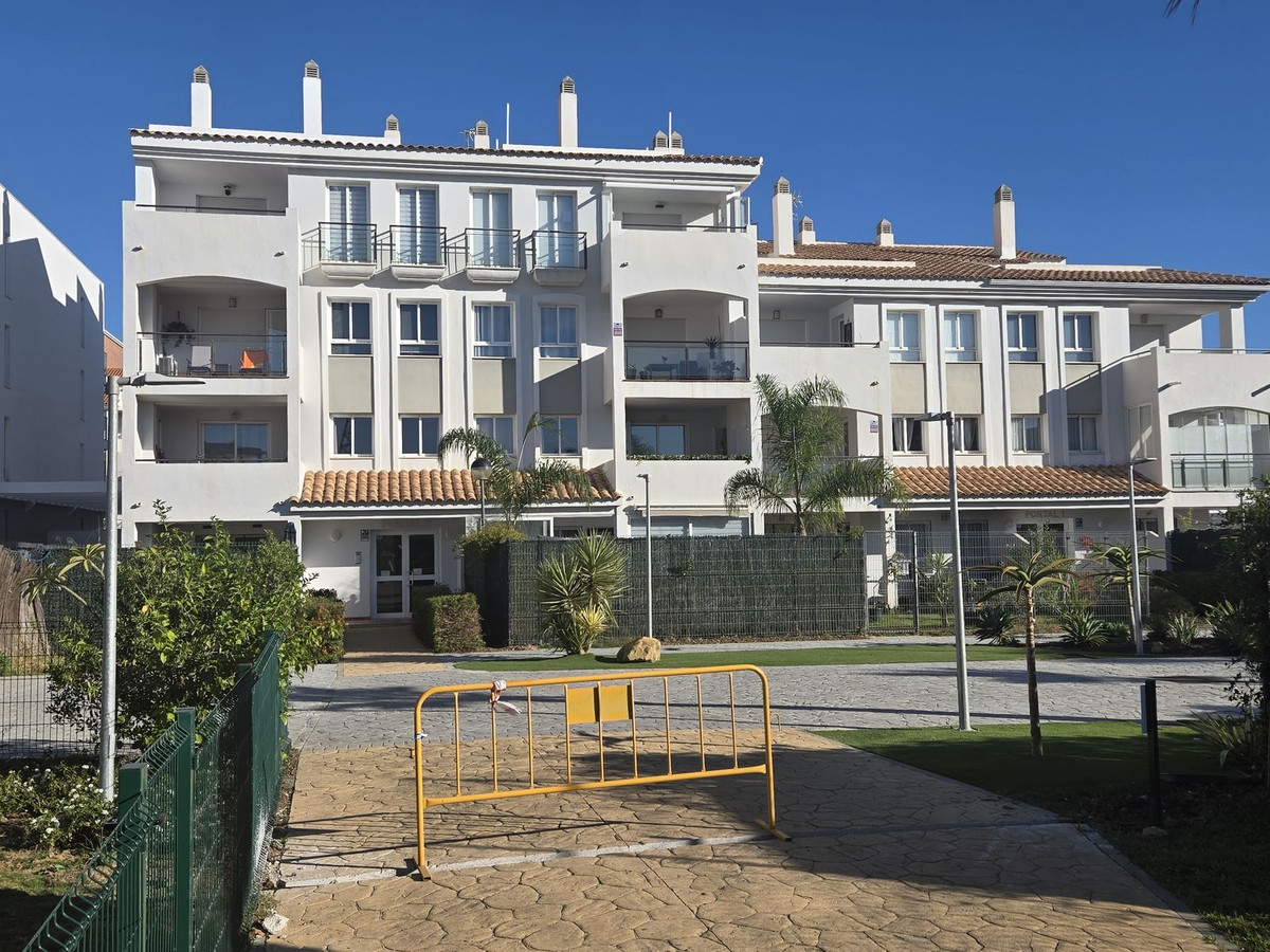 2 Bed Apartment for sale in La Duquesa Costa Del Sol, Málaga, Spain