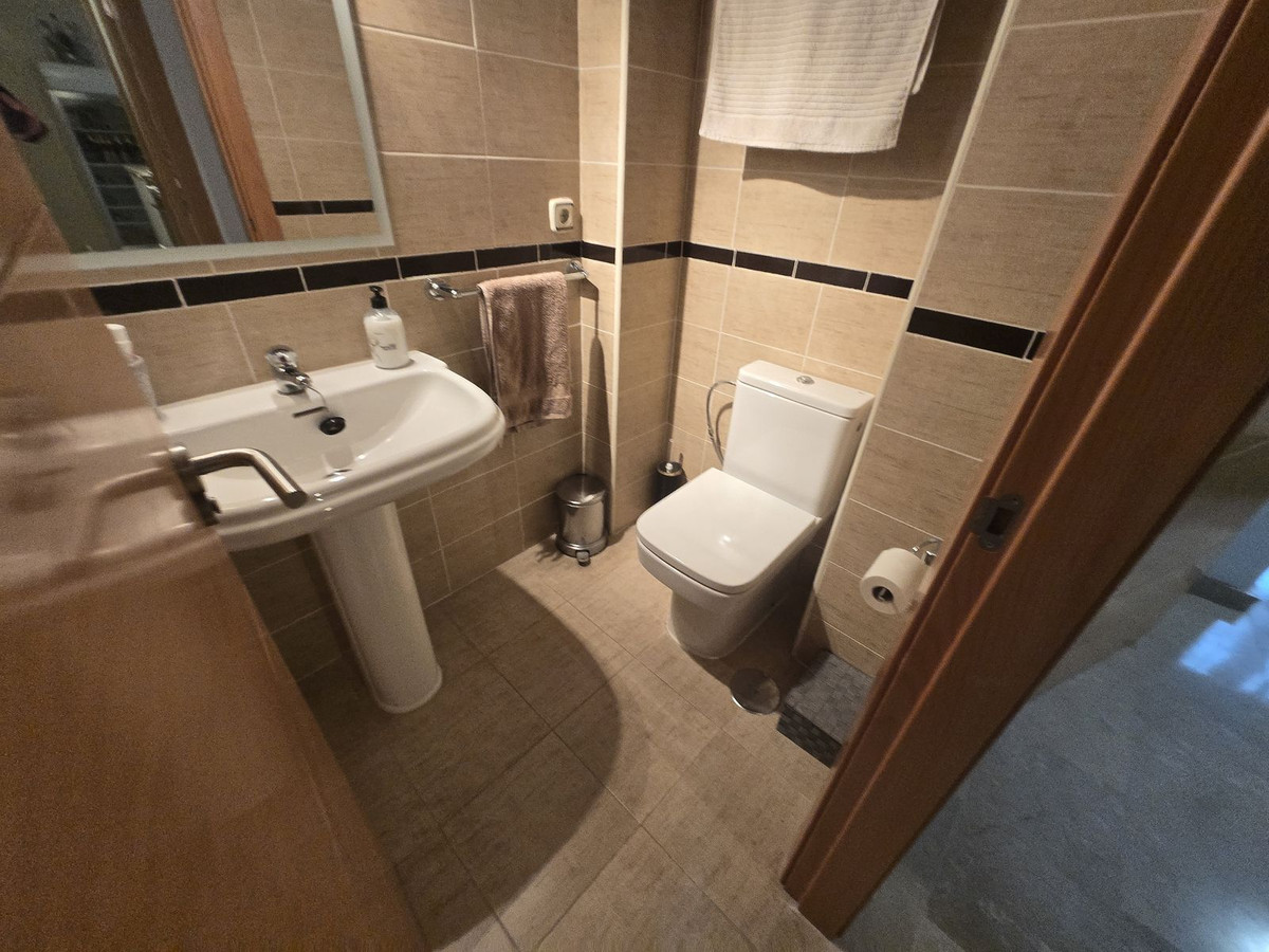 2 Bed Apartment for sale in La Duquesa Costa Del Sol, Málaga, Spain