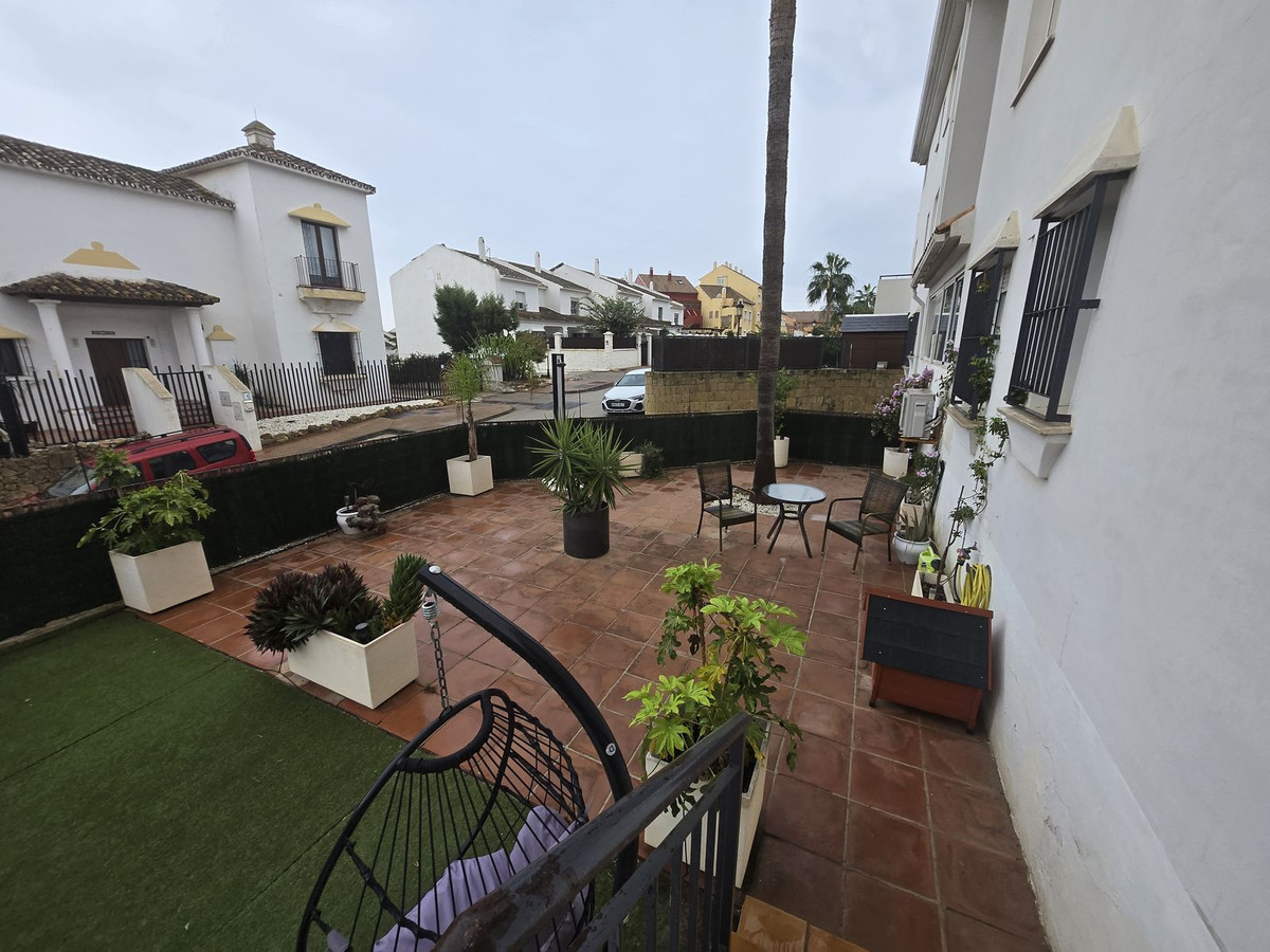 2 Bed Apartment for sale in La Duquesa Costa Del Sol, Málaga, Spain
