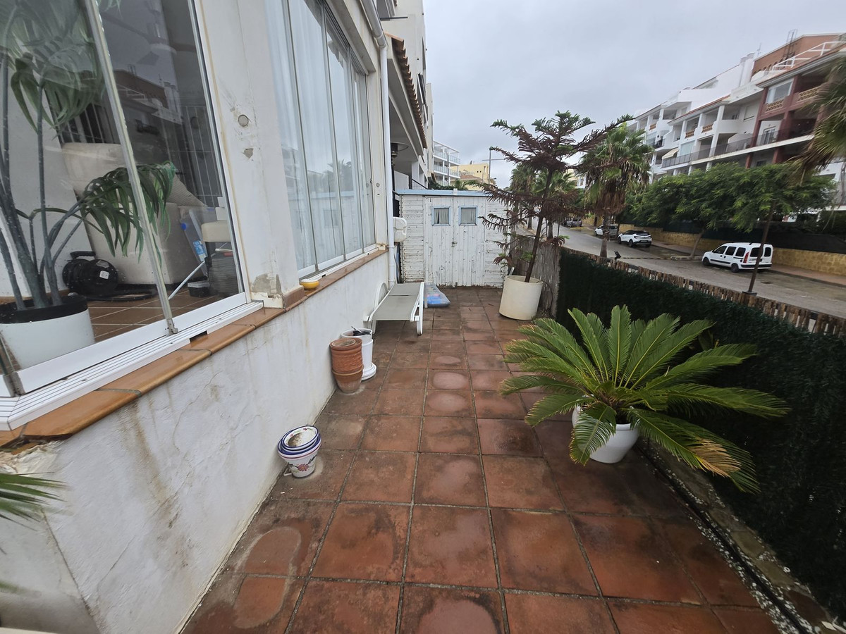 2 Bed Apartment for sale in La Duquesa Costa Del Sol, Málaga, Spain