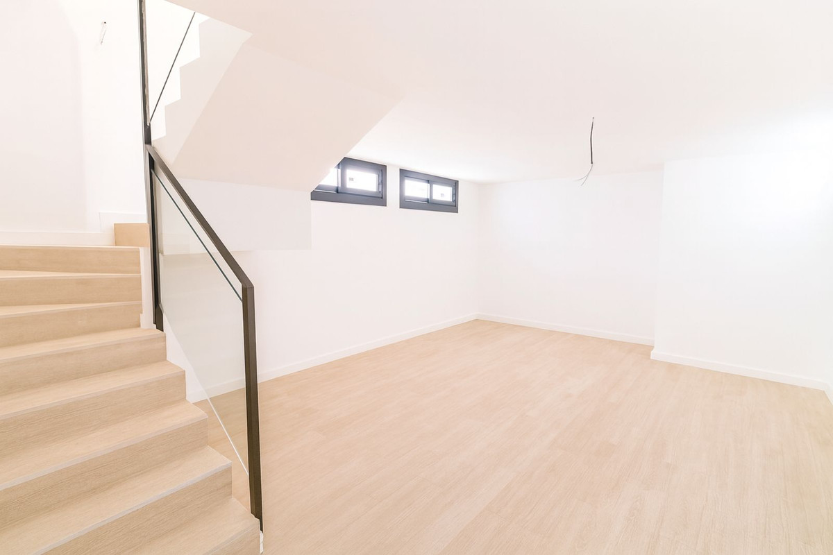 3 Bed Townhouse for sale in La Duquesa Costa Del Sol, Málaga, Spain