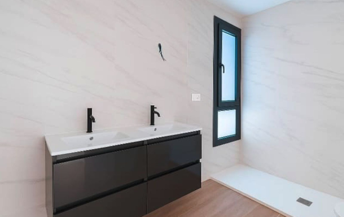 3 Bed Townhouse for sale in La Duquesa Costa Del Sol, Málaga, Spain
