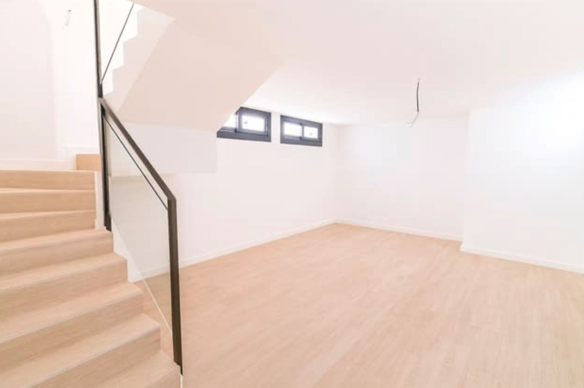 3 Bed Townhouse for sale in La Duquesa Costa Del Sol, Málaga, Spain