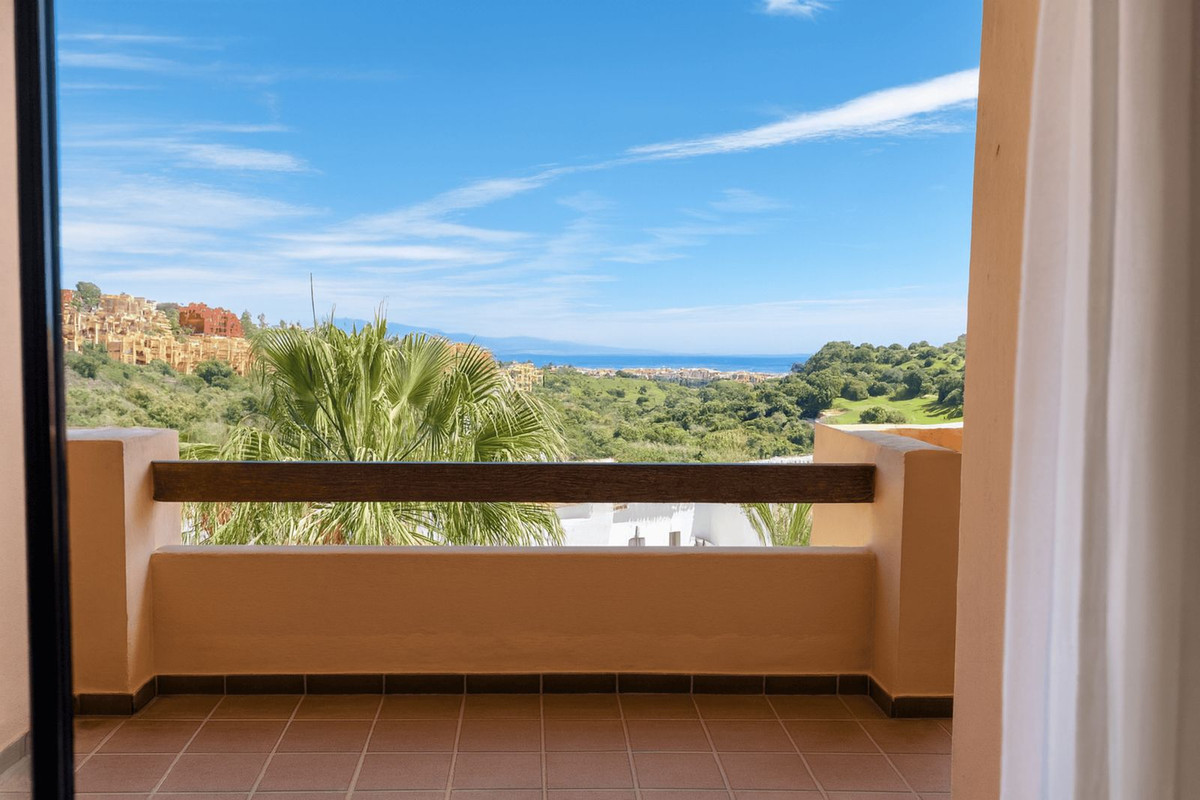 2 Bed Apartment for sale in La Duquesa Costa Del Sol, Málaga, Spain
