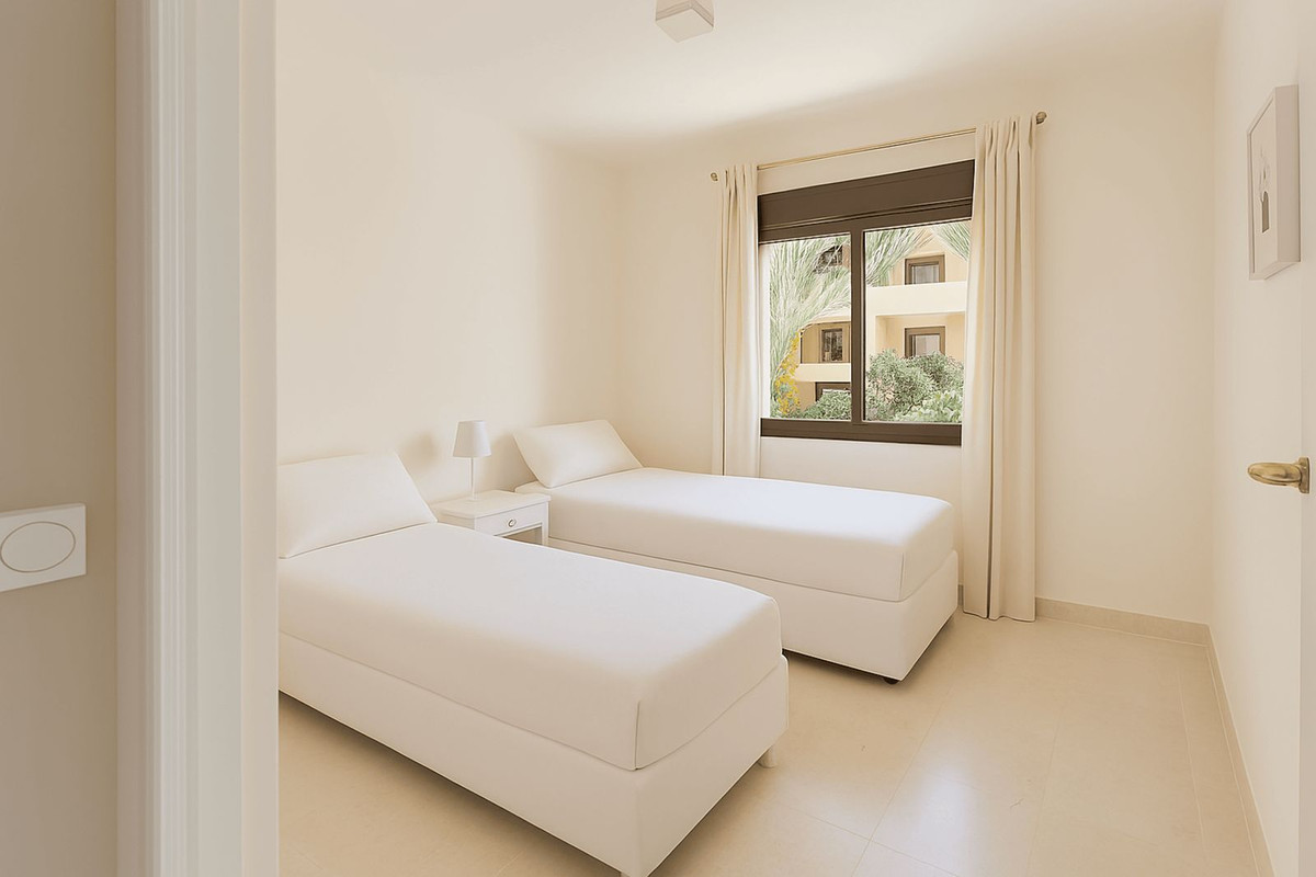 2 Bed Apartment for sale in La Duquesa Costa Del Sol, Málaga, Spain