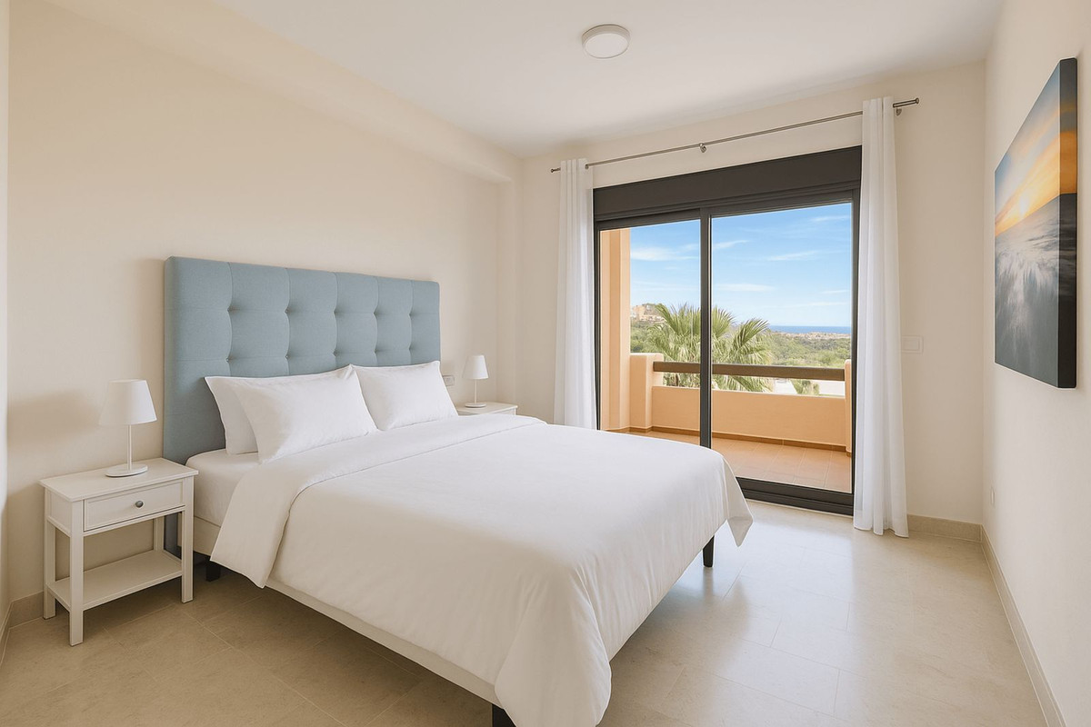 2 Bed Apartment for sale in La Duquesa Costa Del Sol, Málaga, Spain