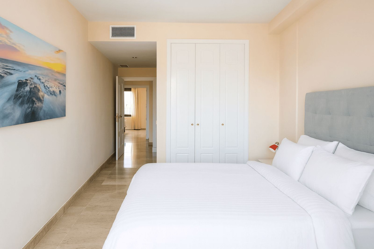 2 Bed Apartment for sale in La Duquesa Costa Del Sol, Málaga, Spain