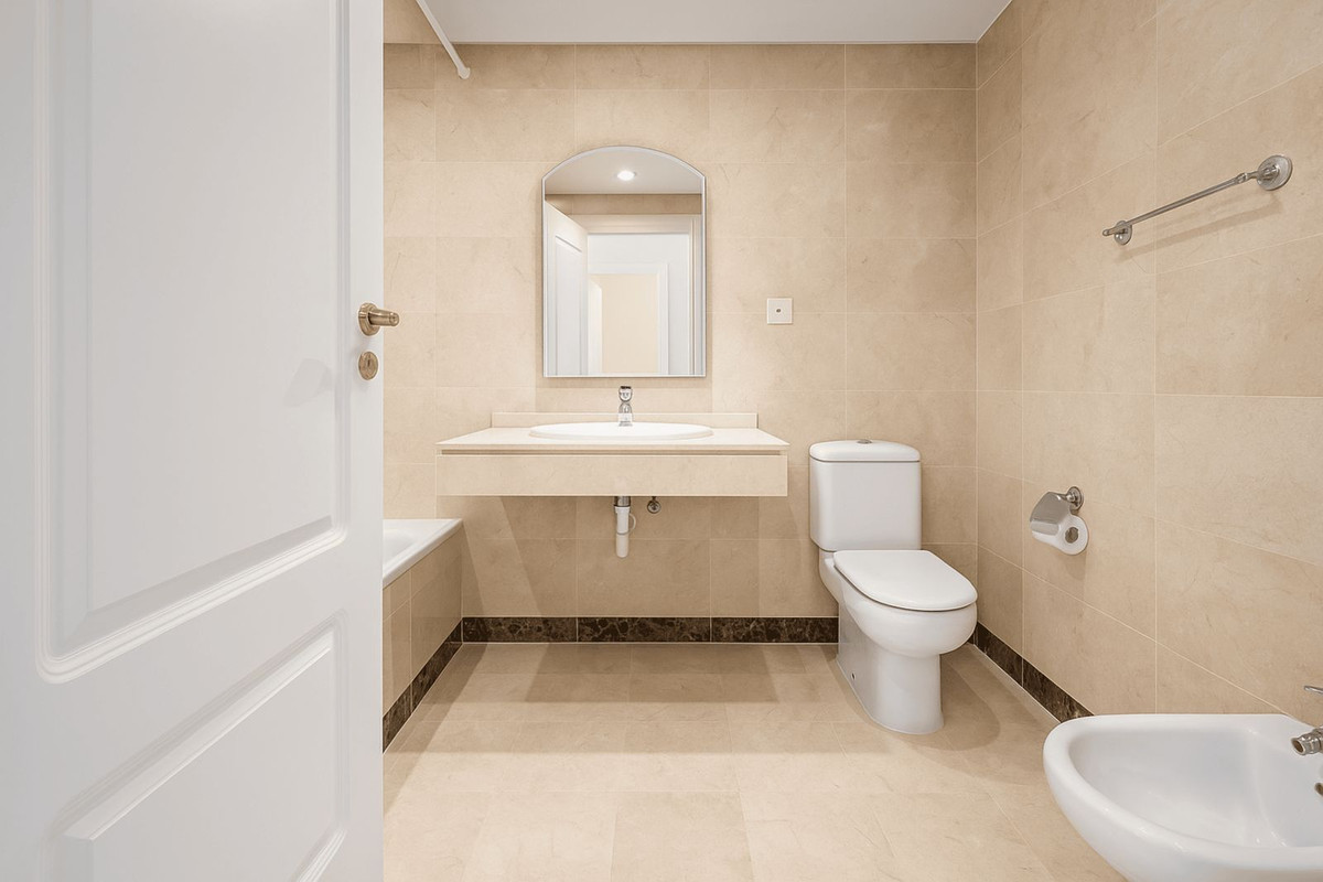 2 Bed Apartment for sale in La Duquesa Costa Del Sol, Málaga, Spain