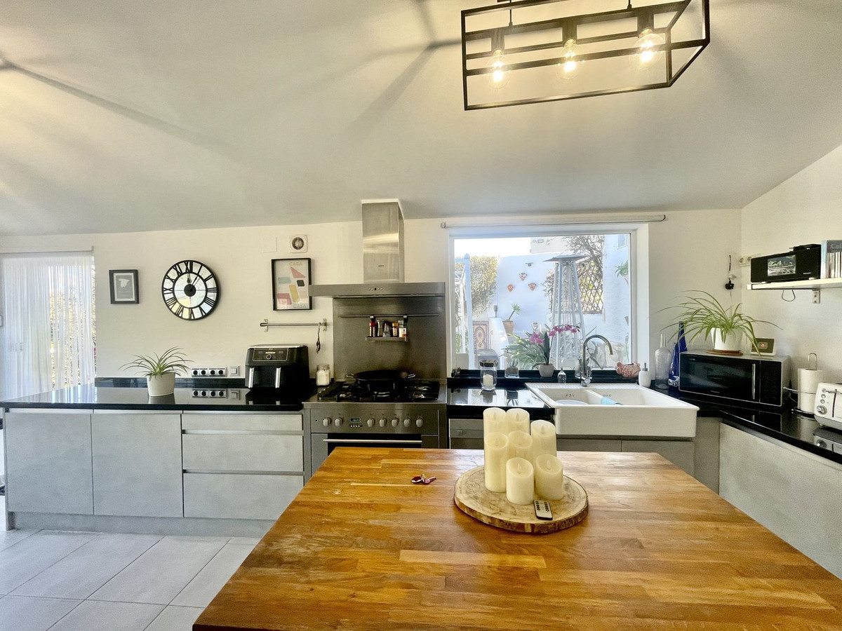 3 Bed Townhouse for sale in Cerros Del Aguila Costa Del Sol, Málaga, Spain