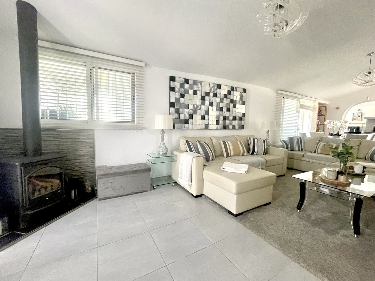 3 Bed Townhouse for sale in Cerros Del Aguila Costa Del Sol, Málaga, Spain