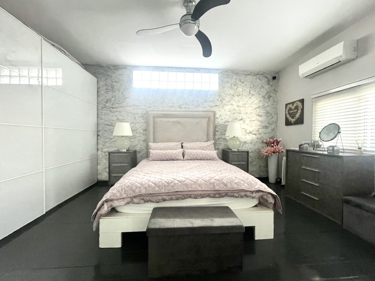 3 Bed Townhouse for sale in Cerros Del Aguila Costa Del Sol, Málaga, Spain
