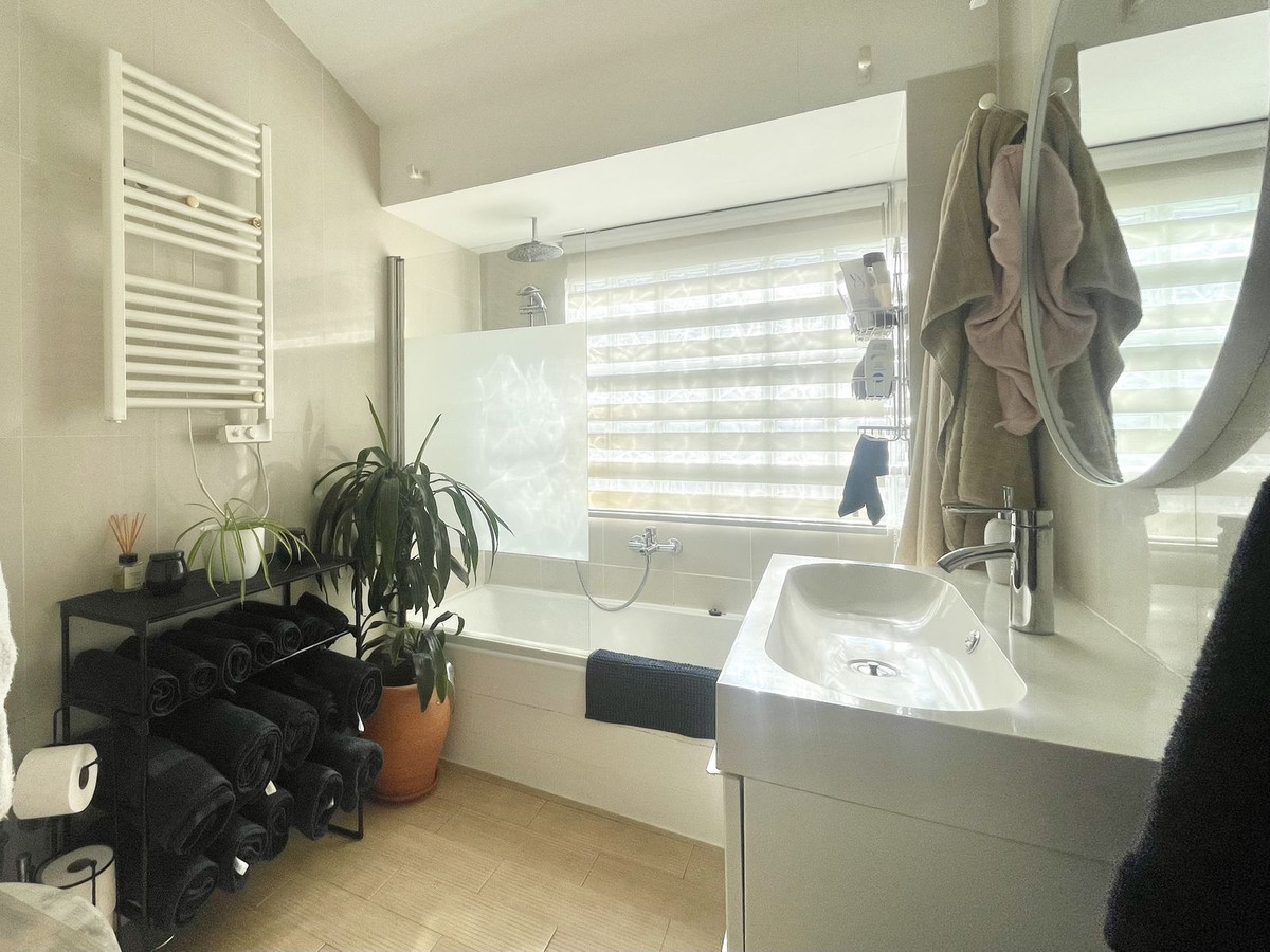 3 Bed Townhouse for sale in Cerros Del Aguila Costa Del Sol, Málaga, Spain