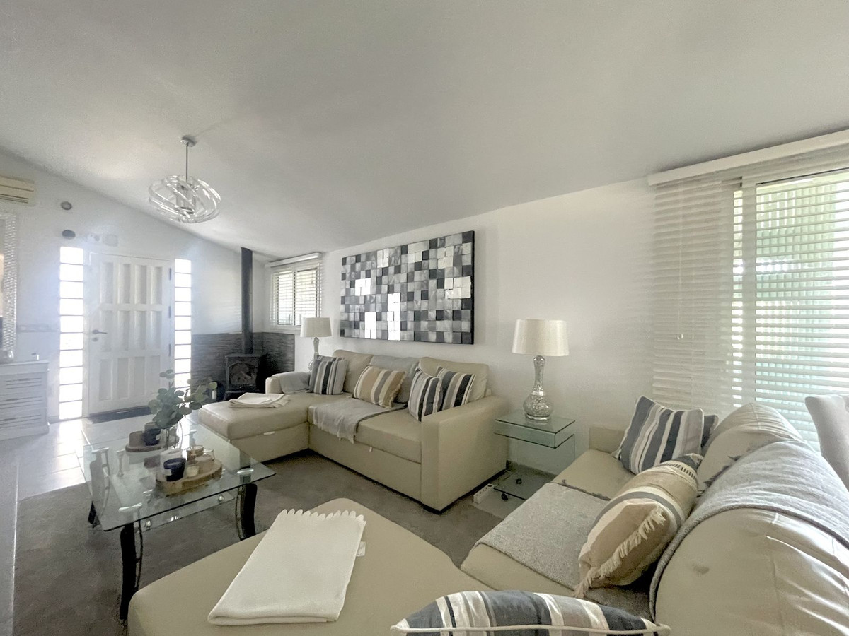 3 Bed Townhouse for sale in Cerros Del Aguila Costa Del Sol, Málaga, Spain