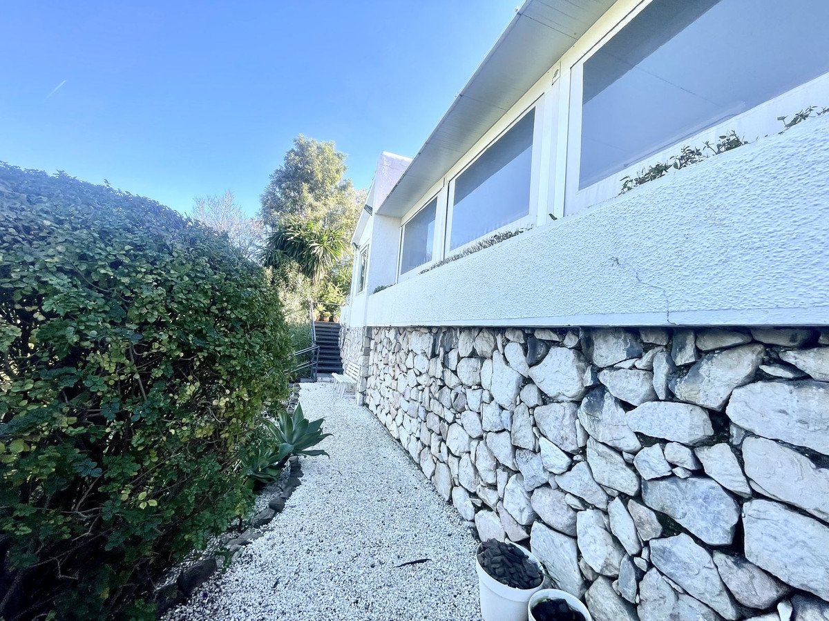 3 Bed Townhouse for sale in Cerros Del Aguila Costa Del Sol, Málaga, Spain