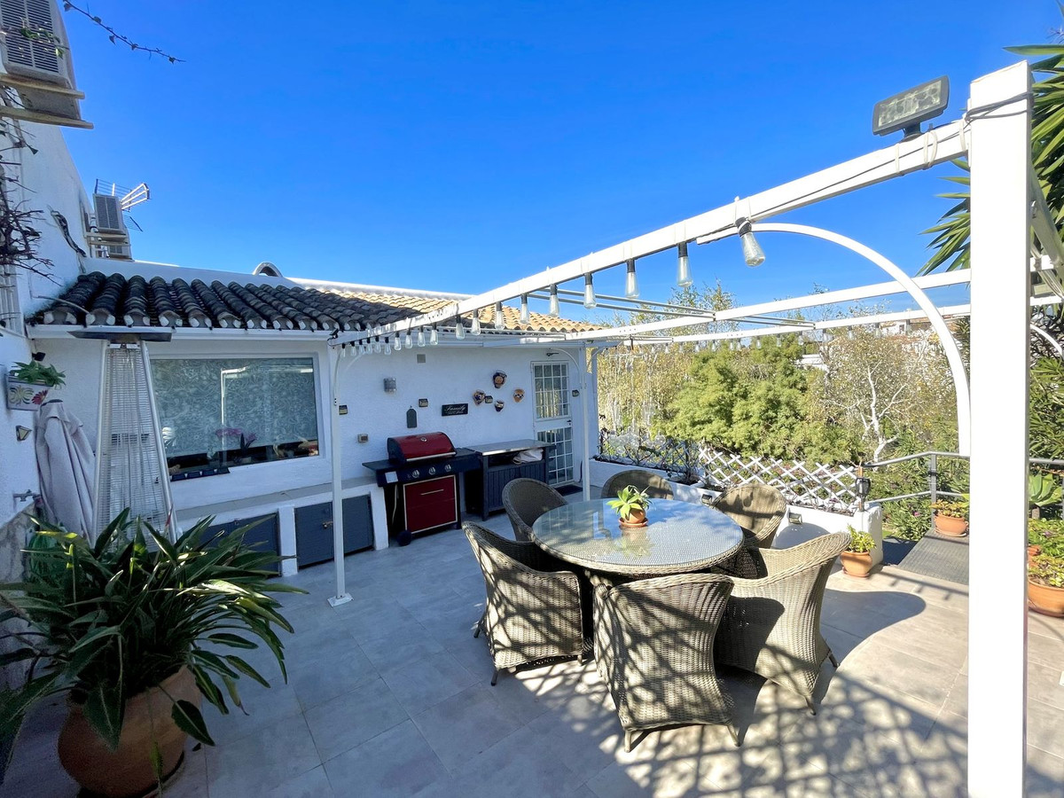 3 Bed Townhouse for sale in Cerros Del Aguila Costa Del Sol, Málaga, Spain