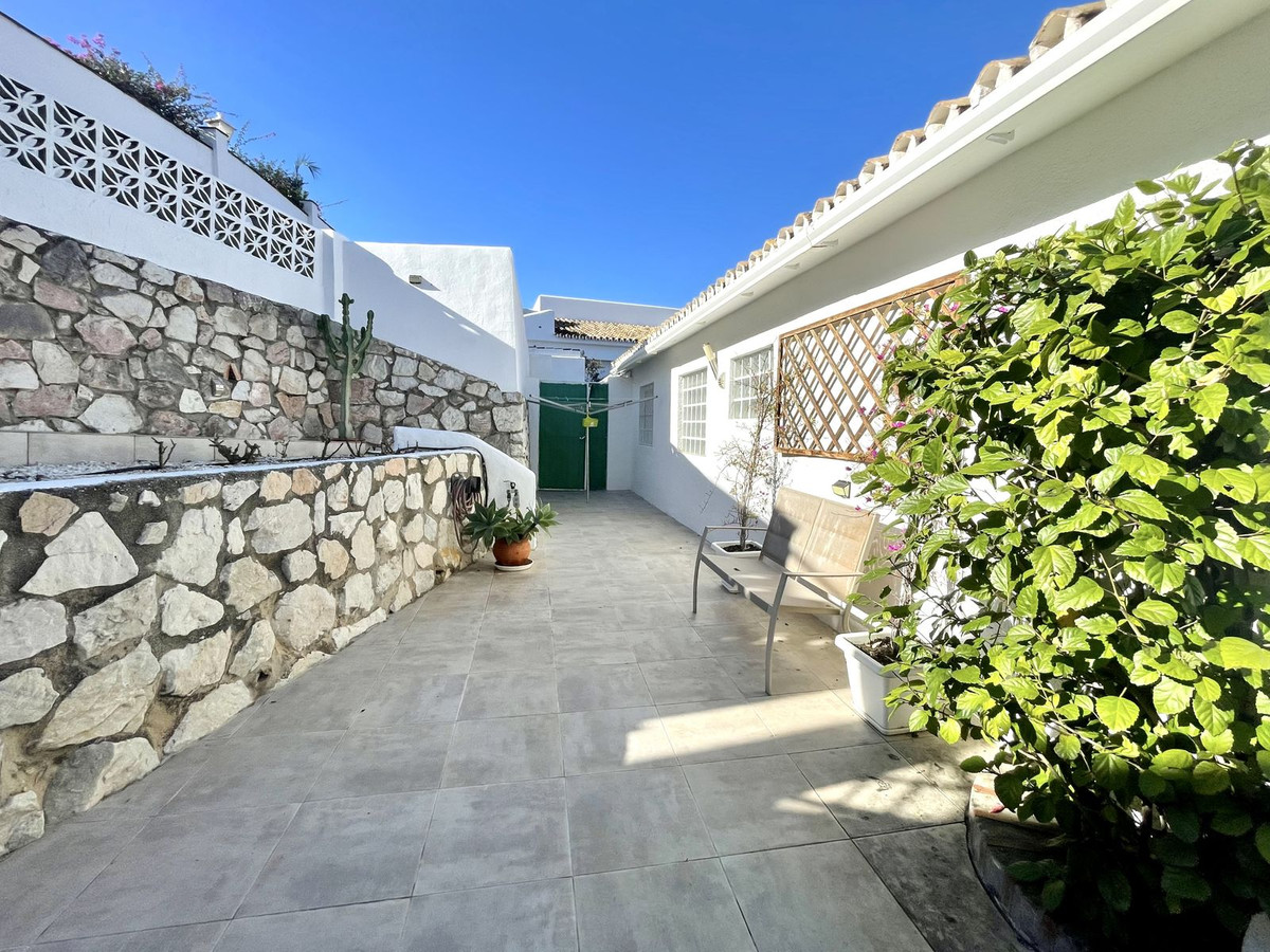 3 Bed Townhouse for sale in Cerros Del Aguila Costa Del Sol, Málaga, Spain