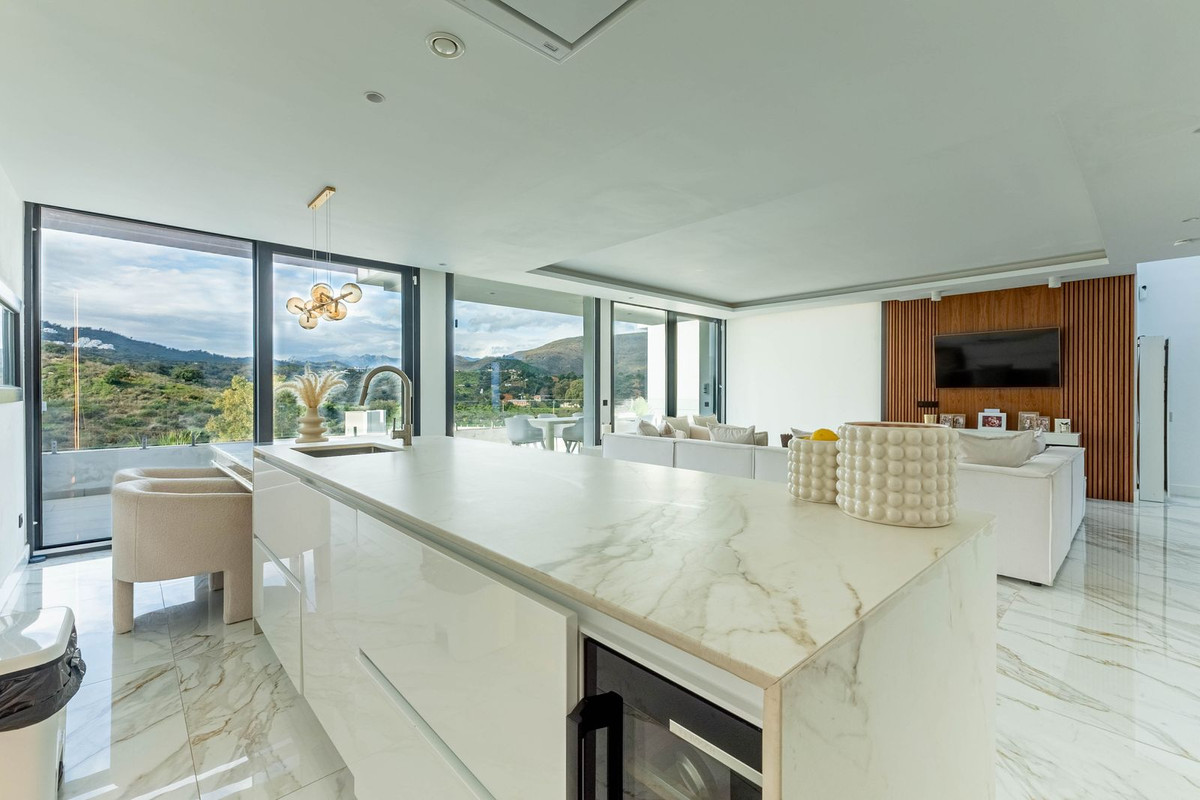 Se vende Villa - Chalet de 4 dormitorios en Costa Del Sol, Málaga, España