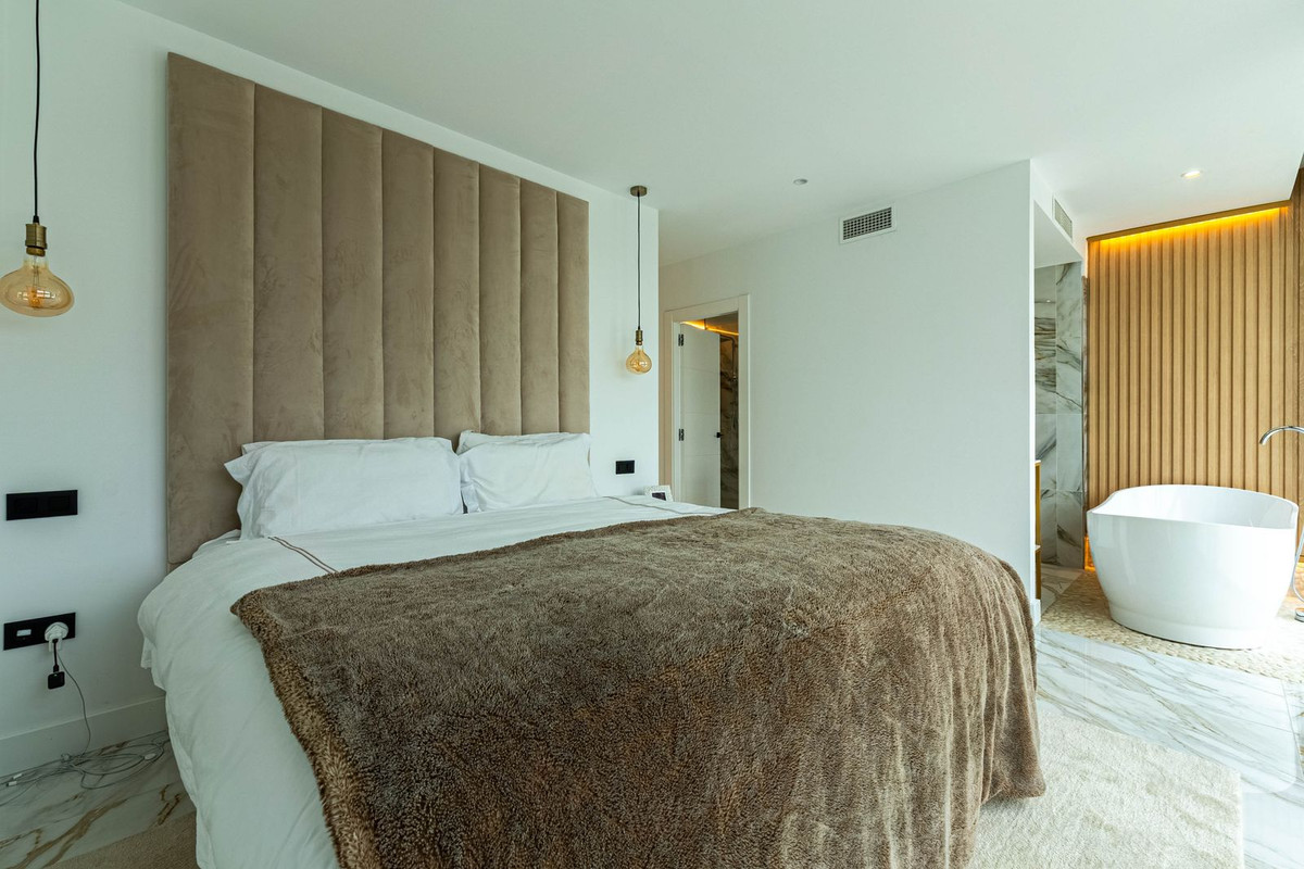Se vende Villa - Chalet de 4 dormitorios en Costa Del Sol, Málaga, España