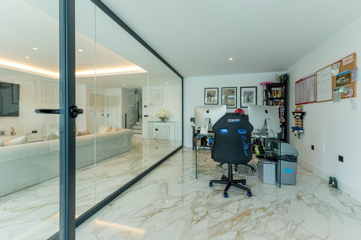 Se vende Villa - Chalet de 4 dormitorios en Costa Del Sol, Málaga, España
