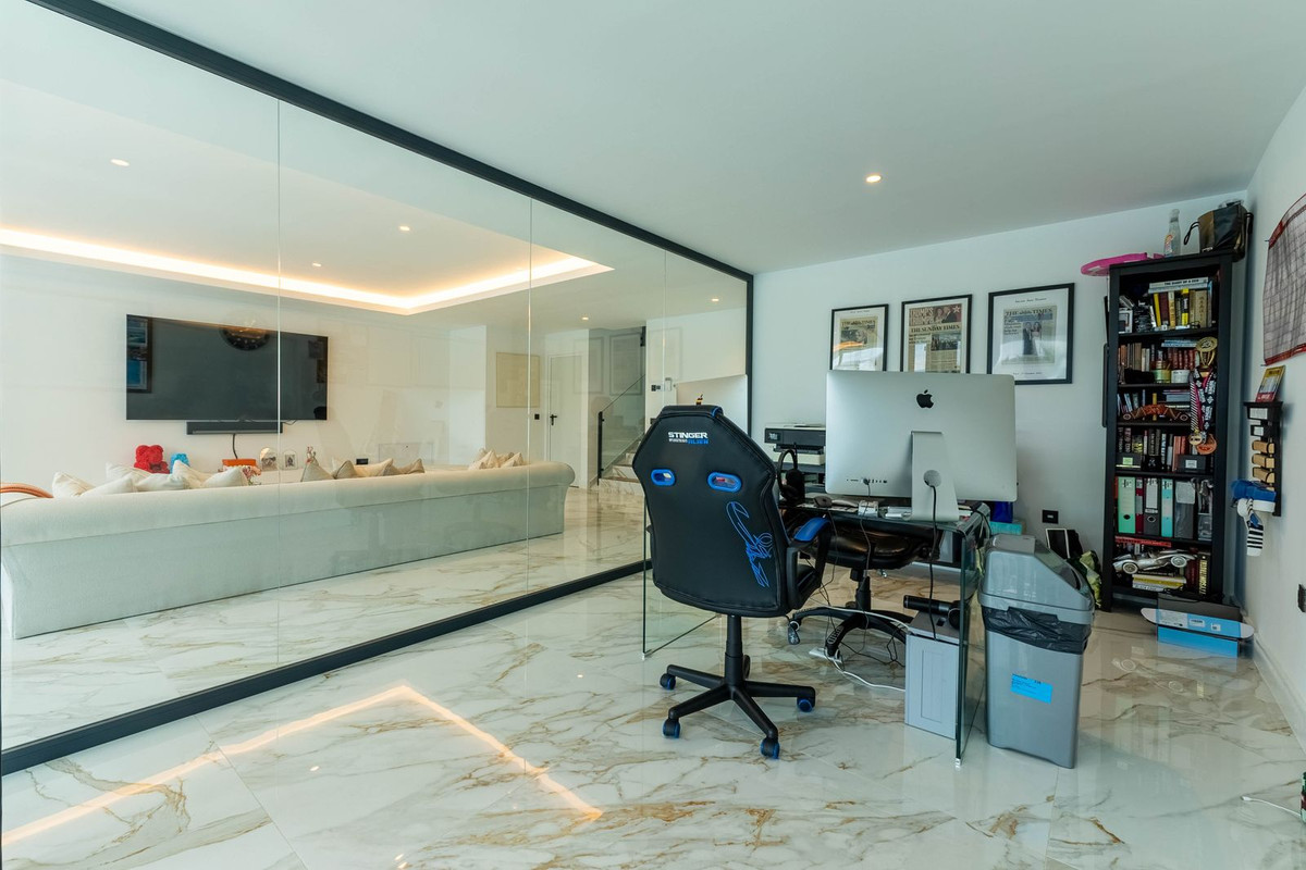 Se vende Villa - Chalet de 4 dormitorios en Costa Del Sol, Málaga, España