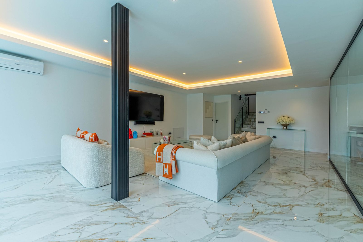 Se vende Villa - Chalet de 4 dormitorios en Costa Del Sol, Málaga, España