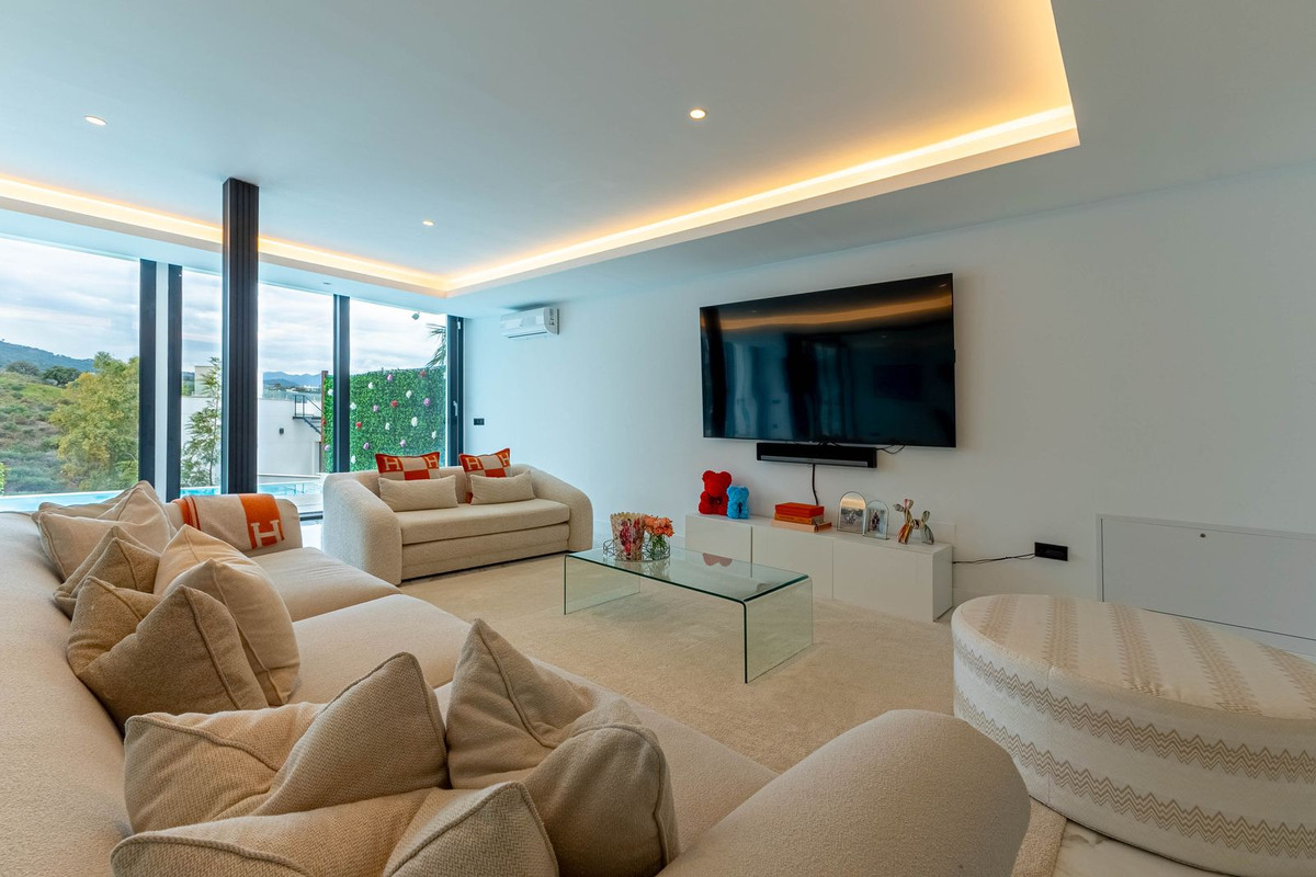 Se vende Villa - Chalet de 4 dormitorios en Costa Del Sol, Málaga, España