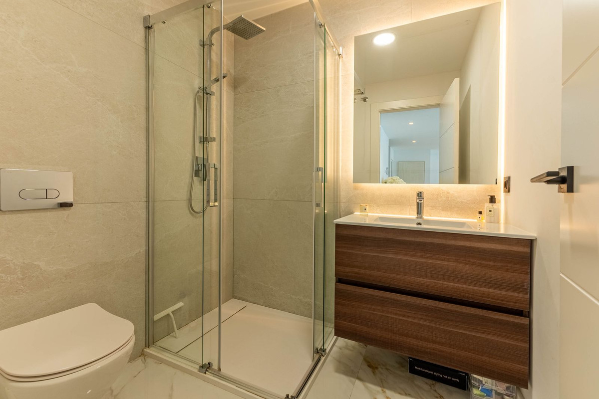 Se vende Villa - Chalet de 4 dormitorios en Costa Del Sol, Málaga, España
