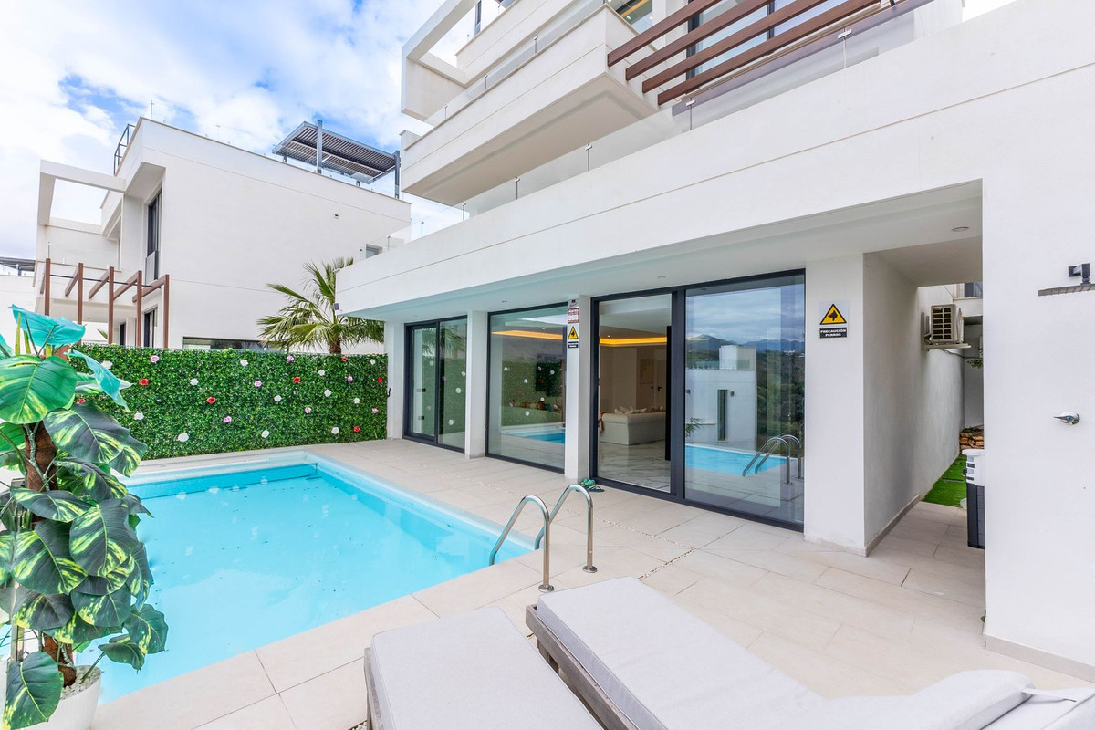 Se vende Villa - Chalet de 4 dormitorios en Costa Del Sol, Málaga, España