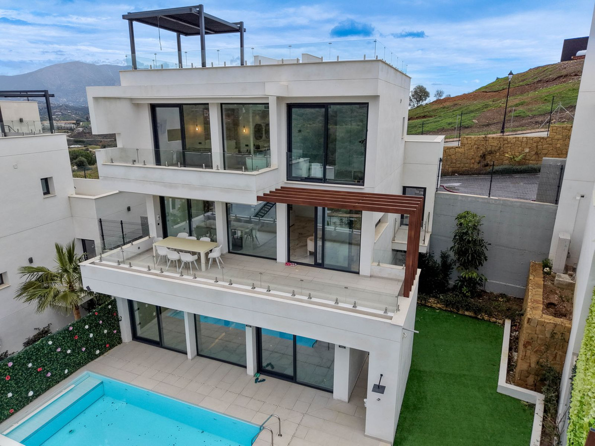 Se vende Villa - Chalet de 4 dormitorios en Costa Del Sol, Málaga, España