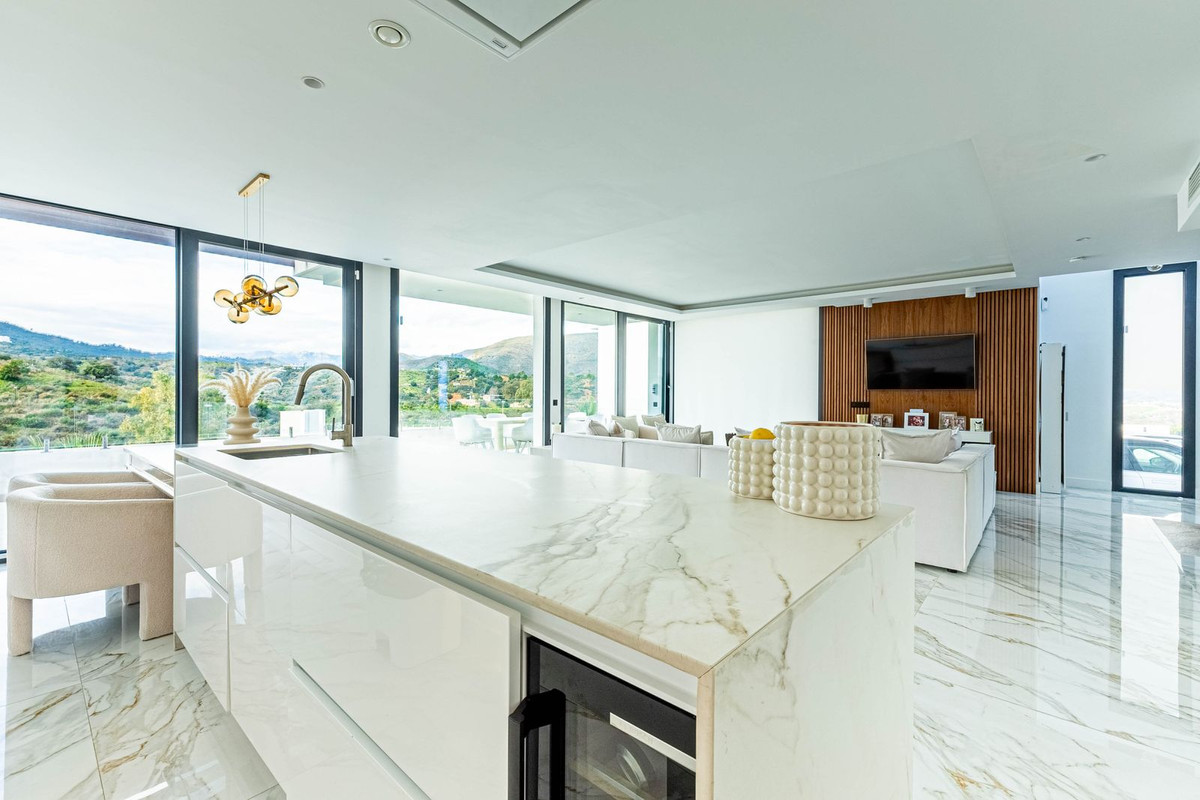 Se vende Villa - Chalet de 4 dormitorios en Costa Del Sol, Málaga, España