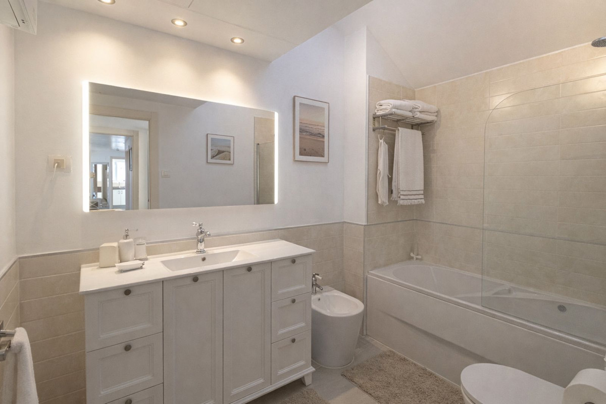 Se vende Ático de 2 dormitorios en Costa Del Sol, Cadiz, España