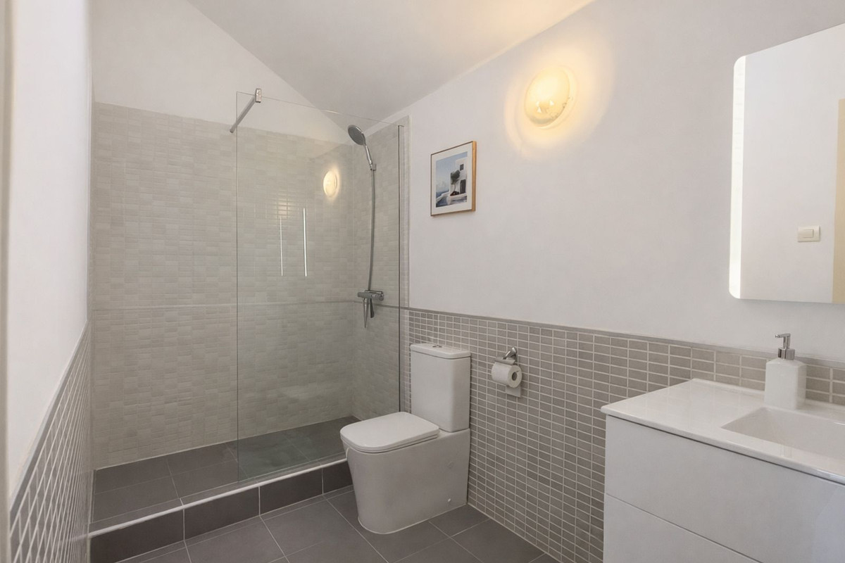 Se vende Ático de 2 dormitorios en Costa Del Sol, Cadiz, España