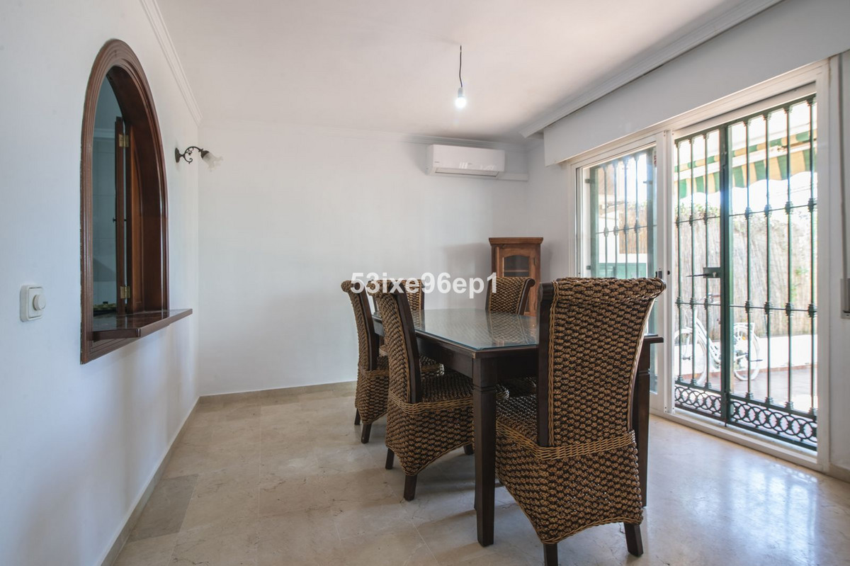Se vende Pareada de 5 dormitorios en Costa Del Sol, Málaga, España