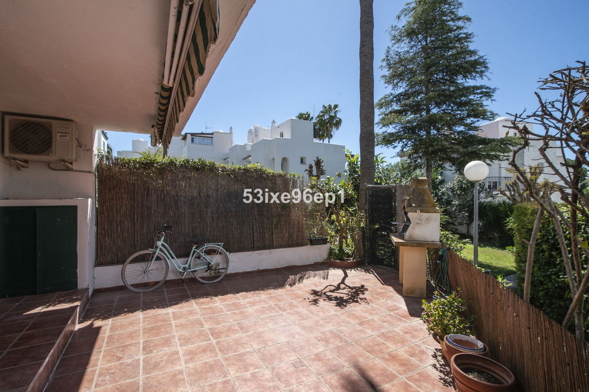 Se vende Pareada de 5 dormitorios en Costa Del Sol, Málaga, España
