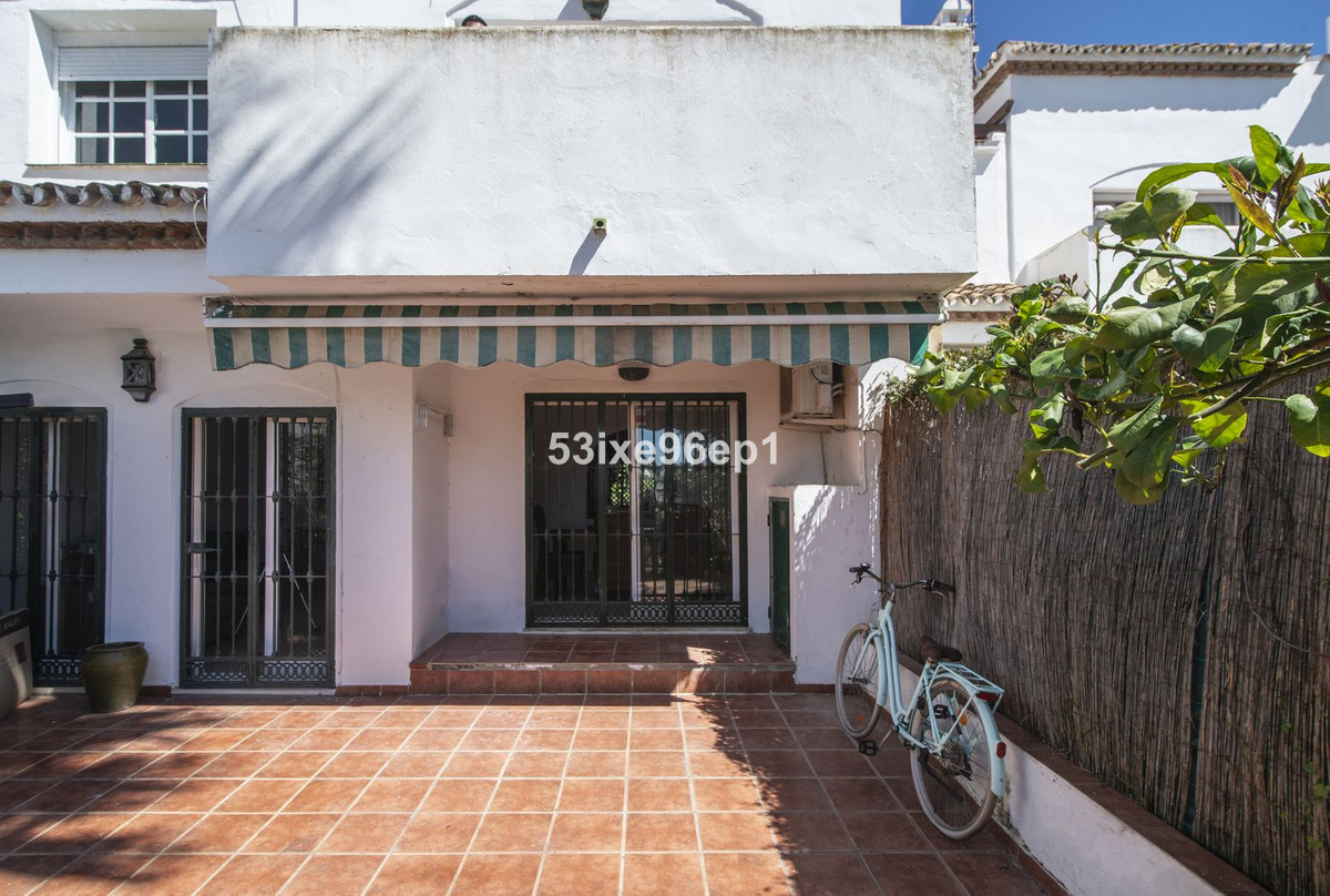 Se vende Pareada de 5 dormitorios en Costa Del Sol, Málaga, España