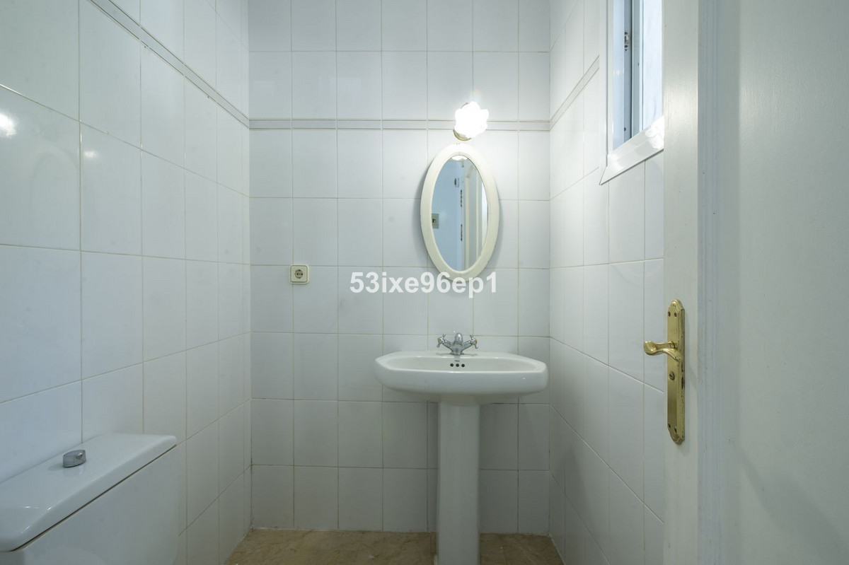 Se vende Pareada de 5 dormitorios en Costa Del Sol, Málaga, España